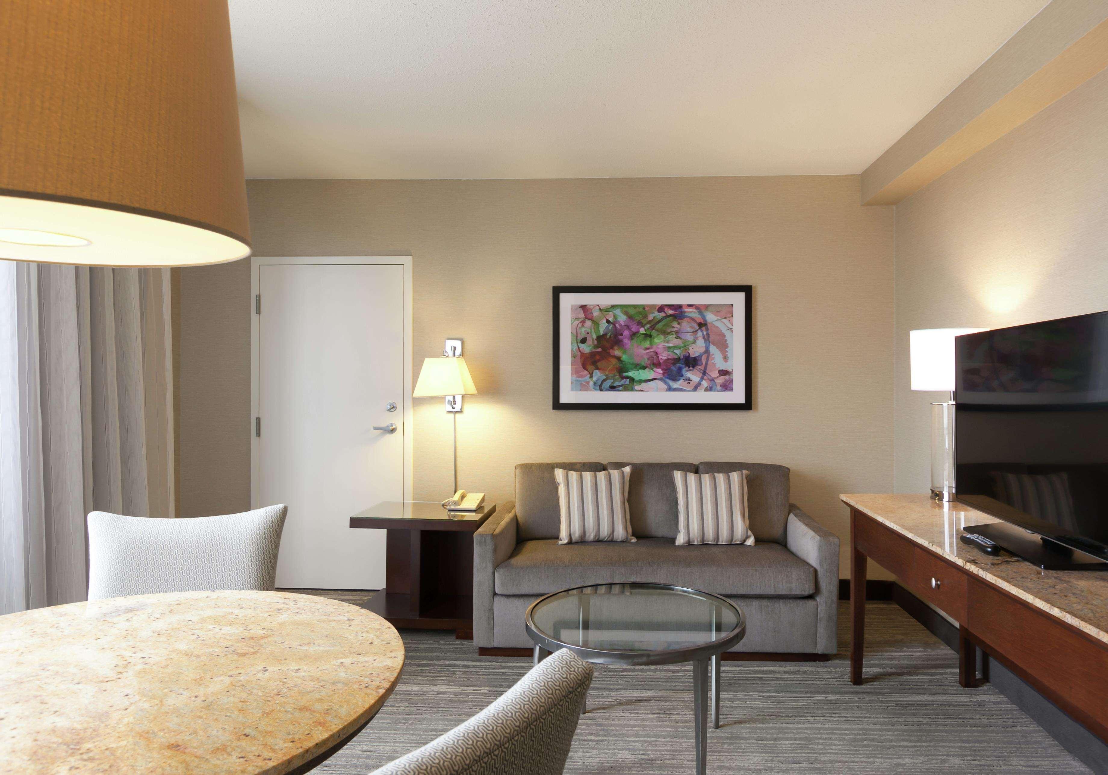 Doubletree By Hilton Hotel & Suites Houston By The Galleria Exterior photo