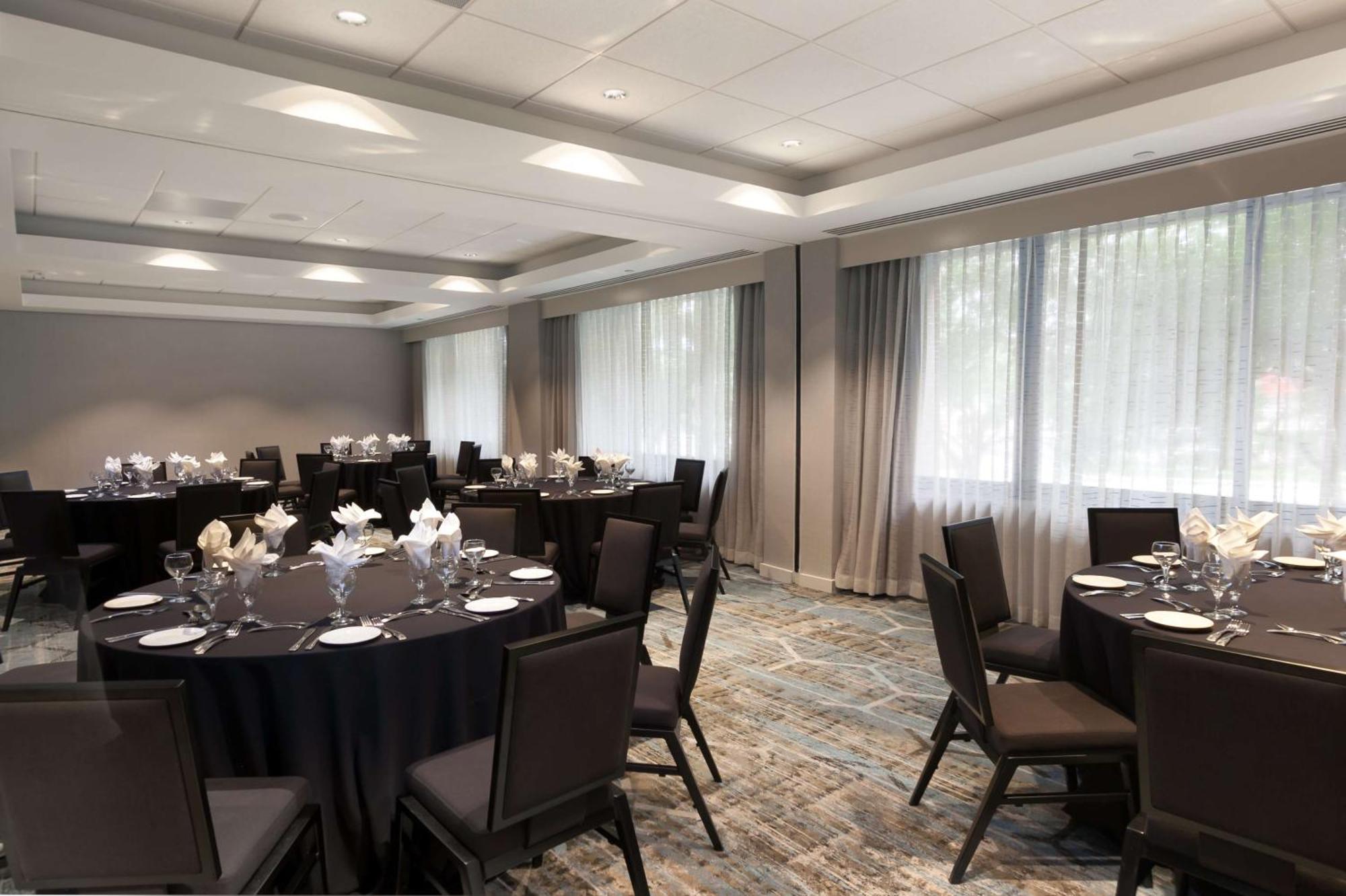 Doubletree By Hilton Hotel & Suites Houston By The Galleria Exterior photo