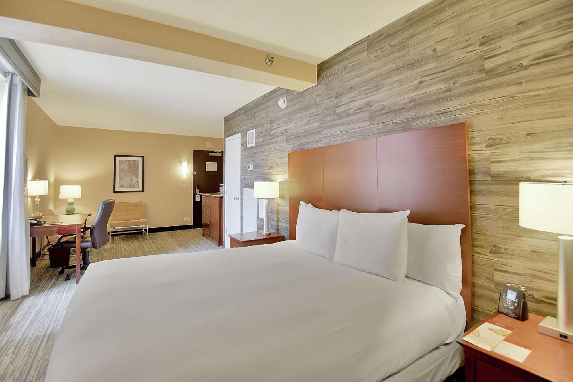 Doubletree By Hilton Hotel & Suites Houston By The Galleria Exterior photo