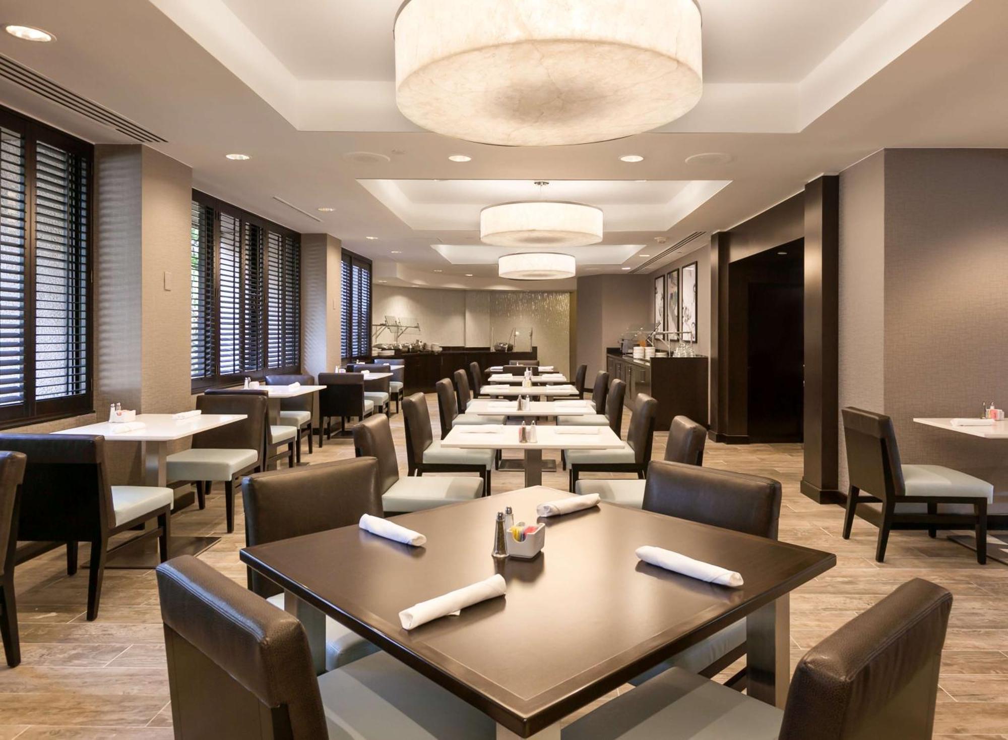 Doubletree By Hilton Hotel & Suites Houston By The Galleria Exterior photo