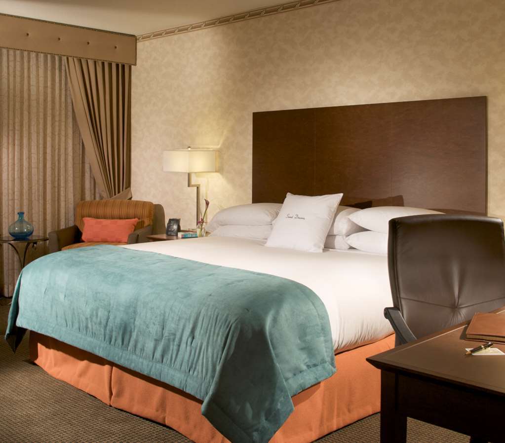 Doubletree By Hilton Hotel & Suites Houston By The Galleria Exterior photo