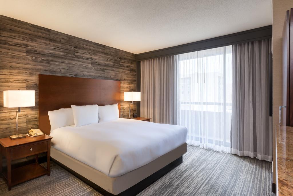 Doubletree By Hilton Hotel & Suites Houston By The Galleria Exterior photo
